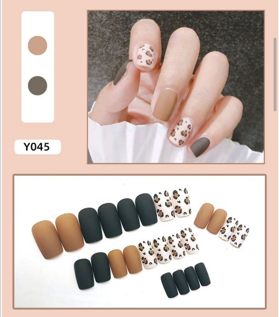 O.TWO.O STICK ON NAILS